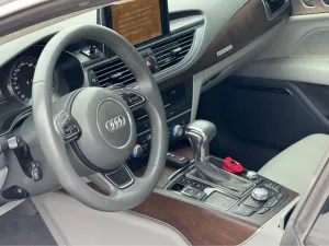 2011 اودي آي ٧ Prestige