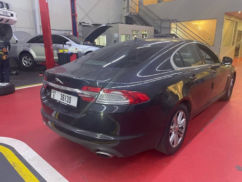 2014 جاكوار اكس اف Prestige