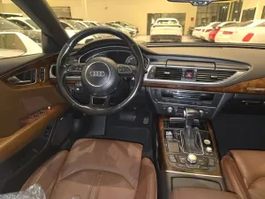 2014 اودي آي ٧ Prestige