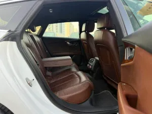 2015 اودي آي ٧ Premium Plus
