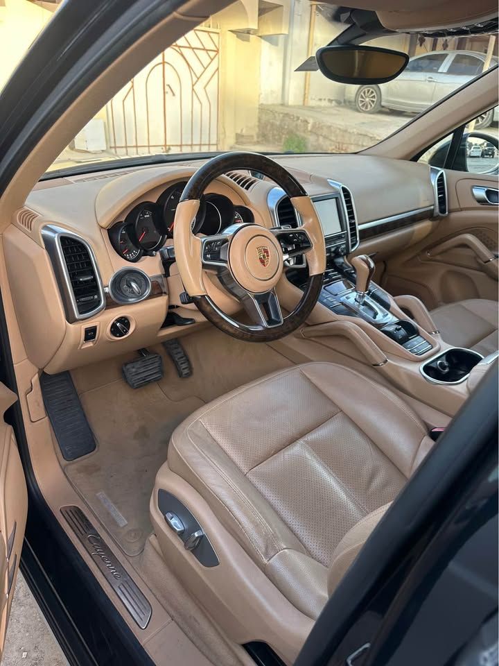 2016 بورش كاين V6