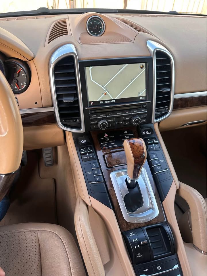 2016 بورش كاين V6