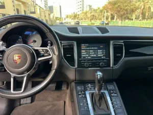 2017 بورش ماكان EV