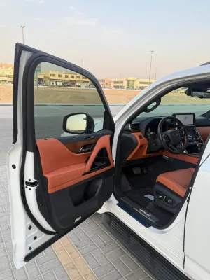 2024 لكزس ال اكس ٦٠٠