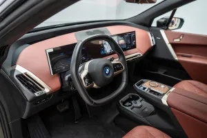 2023 بي أم دابليو اي اكس ام ٦٠
