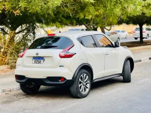 2015 نيسان جوك S