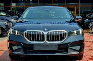 2026 BMW 5-Series 520i