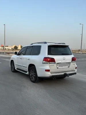 2015 لكزس أل أكس ٥٧٠