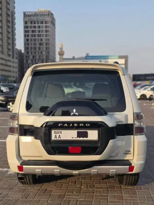 2017 ميتسوبيشي باجيرو GT