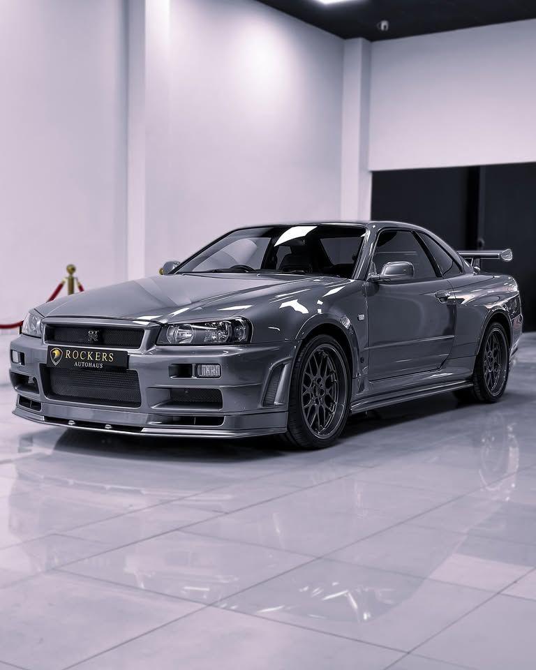 2000 نيسان سكاي لاين