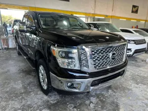 2016 نيسان تيتان Platinum Reserve