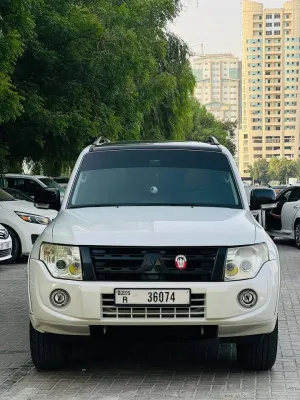 2013 ميتسوبيشي باجيرو Signature Edition