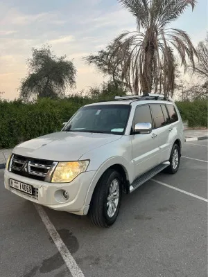 2012 ميتسوبيشي باجيرو GLS