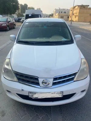 2013 نيسان تيدا Hatch