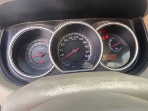 2013 نيسان تيدا Hatch