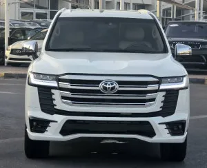2011 تويوتا لاند كروزر Grand Touring
