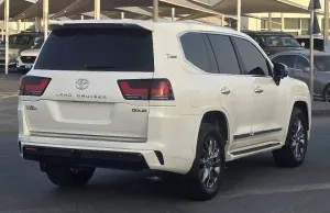 2011 تويوتا لاند كروزر Grand Touring