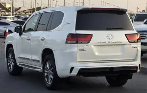 2011 تويوتا لاند كروزر Grand Touring