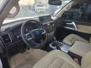 2011 تويوتا لاند كروزر Grand Touring