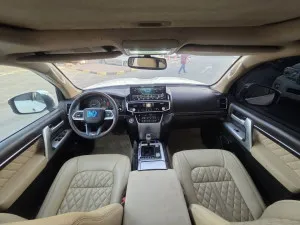 2011 تويوتا لاند كروزر Grand Touring