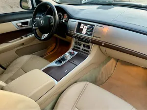 2015 جاكوار اكس اف Prestige