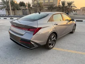 2025 هيونداي النترا Limited
