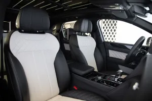 2020 بنتلي بنتايجا V8 AWD