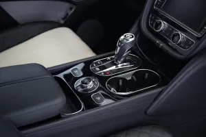 2020 بنتلي بنتايجا V8 AWD