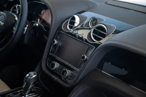 2020 بنتلي بنتايجا V8 AWD