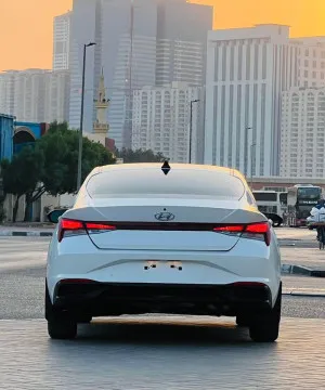 2022 هيونداي النترا SE