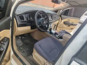 2016 كيا كارنفال LX with Seat Package