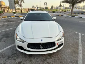 2015 مازيراتي جيبلي ١ Base