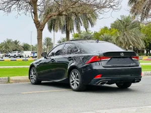 2019 لكزس اي اس IS 300