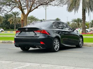2019 لكزس اي اس IS 300
