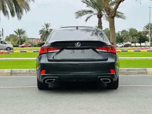 2019 لكزس اي اس IS 300