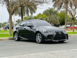 2019 لكزس اي اس IS 300