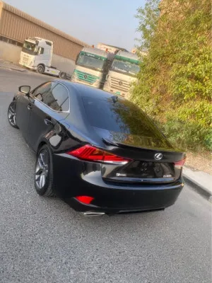 2019 لكزس اي اس IS 300