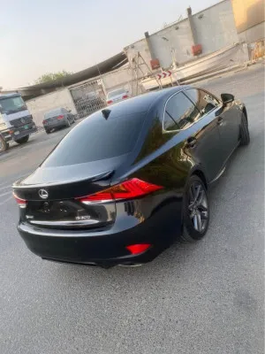 2019 لكزس اي اس IS 300