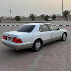 2000 لكزس آل آس ٤٠٠