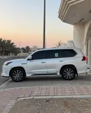 2021 لكزس أل أكس ٥٧٠