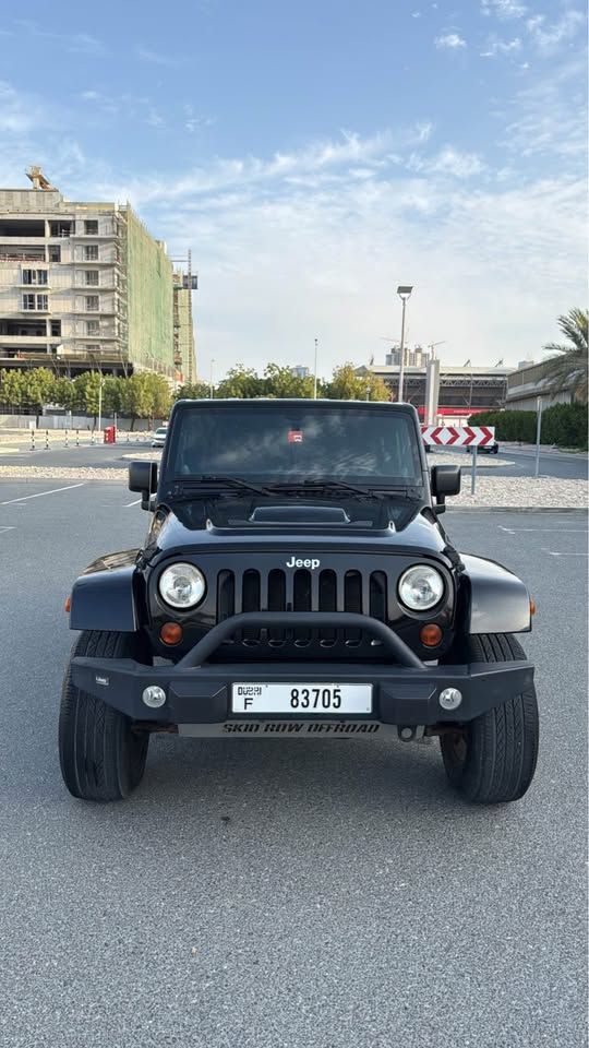 2011 جييب رانجلر Sahara Altitude