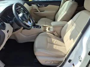 2017 نيسان روج SL