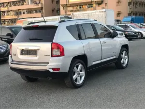 2012 جييب كومباس Latitude LUX