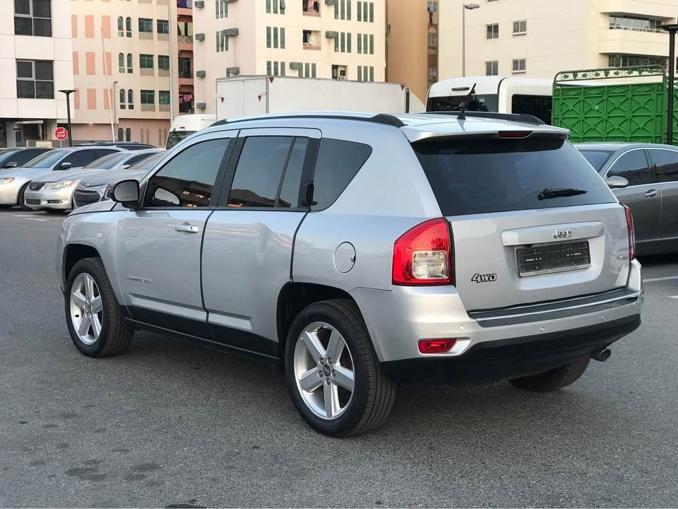 2012 جييب كومباس Latitude LUX