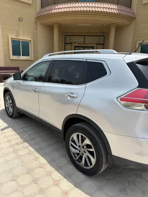 2015 نيسان روج SL
