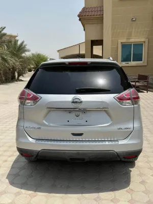 2015 نيسان روج SL