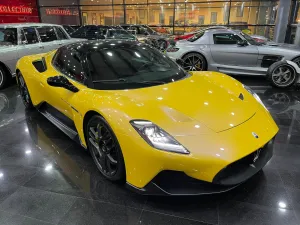 2022 مازيراتي ام سي 20 Standard