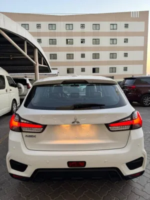 2022 ميتسوبيشي آي أس أكس GLX