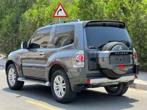 2017 ميتسوبيشي باجيرو GLS