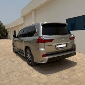 2018 لكزس أل أكس ٥٧٠